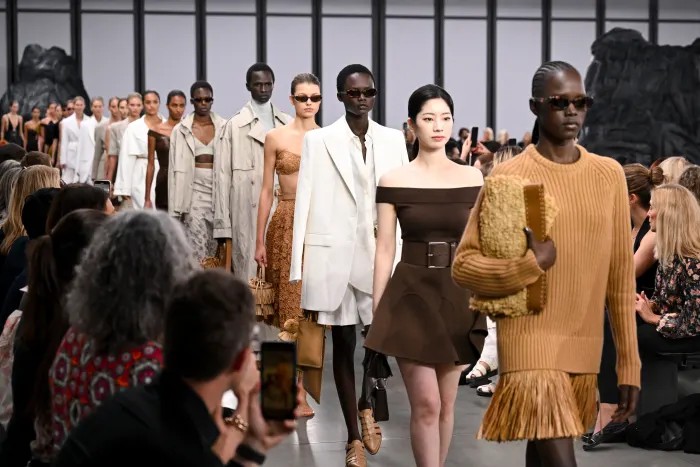 Capri Neden Amerika’nın LVMH’si Olamadı? Bir Lüks İmparatorluğu Hayalinin Sessiz Çöküşü