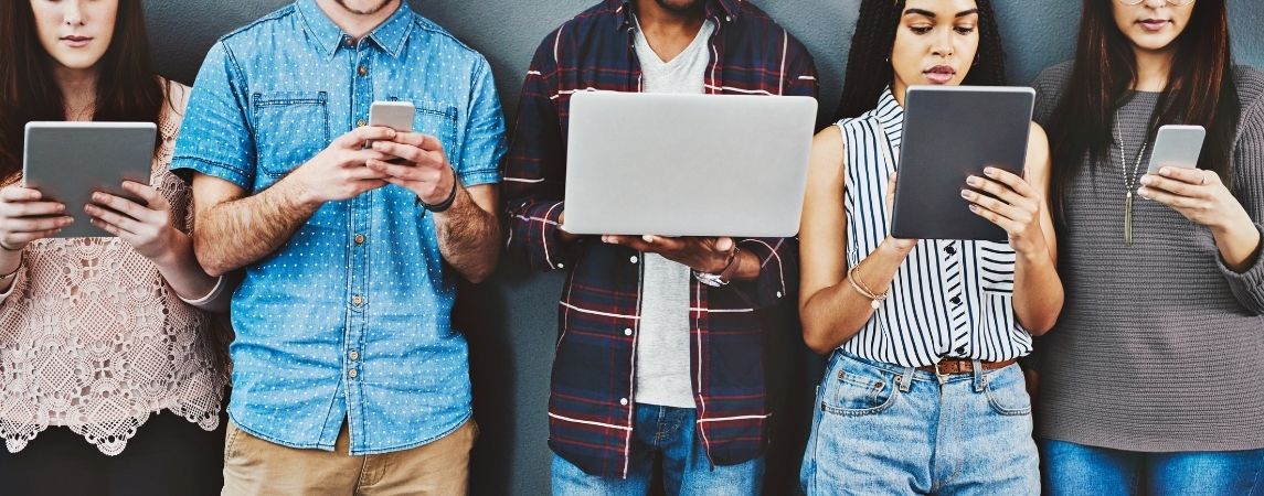 Dijital Doğan Nesil: Z Kuşağını Anlamak ve Uyumlanmak